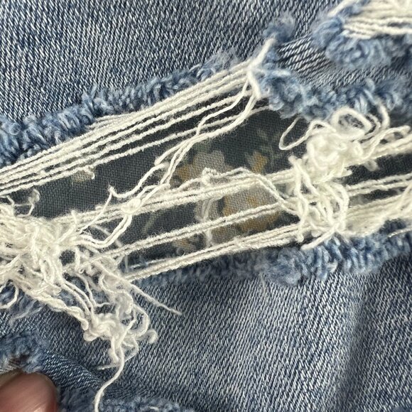 American Eagle Shorts Women 28* Midi Mid Rise Blue Distressed Denim Jorts No Tag - Picture 8 of 16